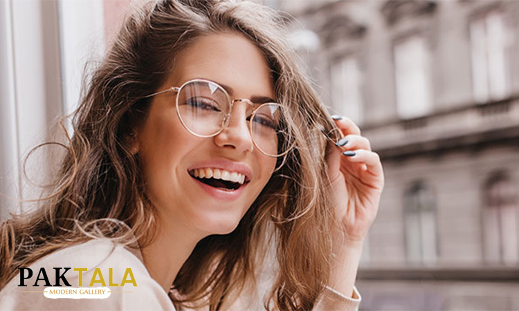 ویژگی های عینک طبی زنانه مد روز